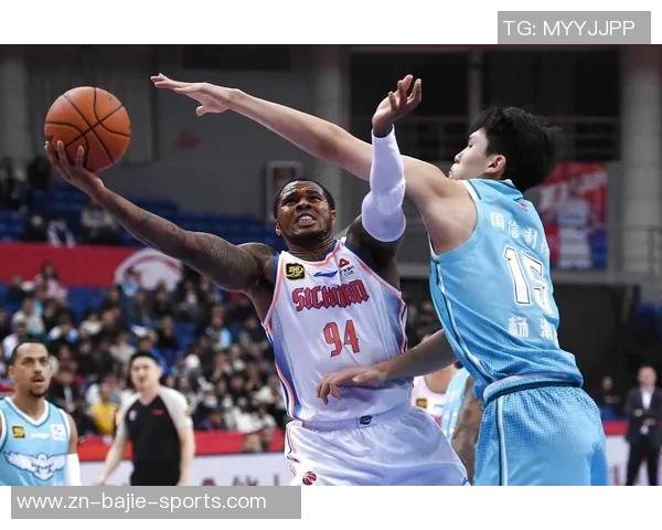 罗威称赞杨瀚森训练表现出色竞争对手的认可让人刮目相看