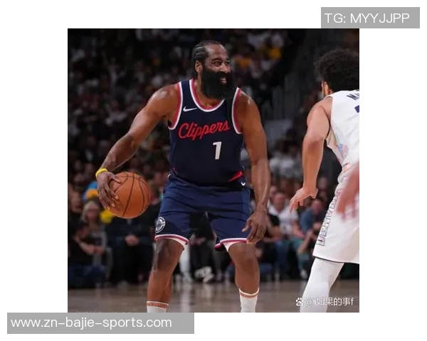 哈登半场表现亮眼三投两中助攻9次助力球队进攻展现全能风采