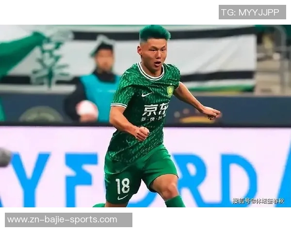 方昊回防积极却意外铲翻队友张源致敬马季奇经典瞬间引发笑声 方昊回防积极却意外铲翻队友张源致敬马季奇经典瞬间引发笑声